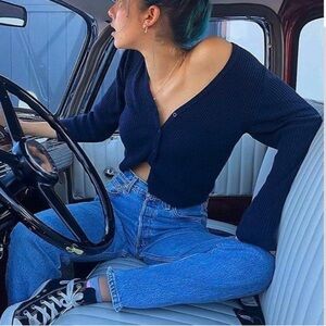 Brandy Melville Shannon cotton ribbed knit cropped sweater black size: O/S